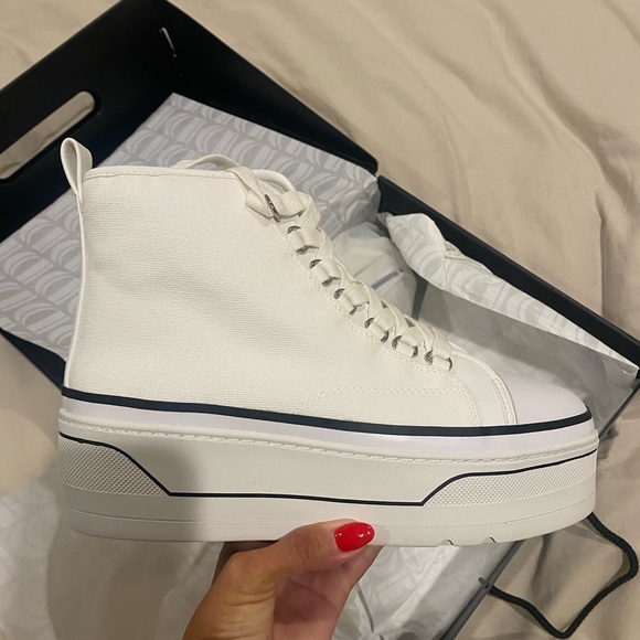 D’Amelio white shoes - Picture 4 of 6